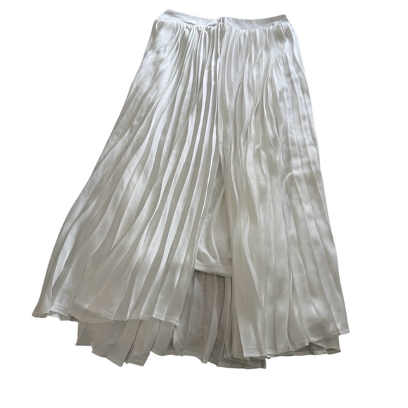 Francesca’s Audrey Parks White Pleated Midi Skirt with Side Slit Size Small NWT - Picture 6 of 9